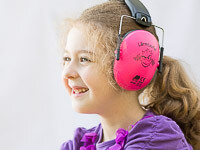 Mädchen mit rosa Kapselgehörschutz.