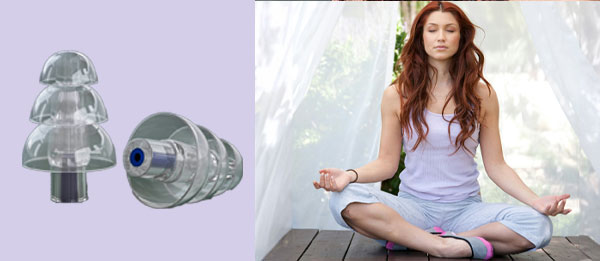 Weibliche Person meditiert. Dazu ein Foto vom Gehörschutz Pure Filters für die Meditation