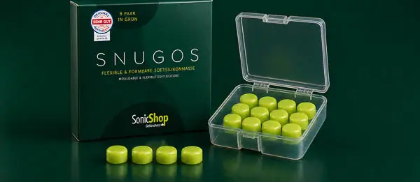 Hellgrüne Snugos Softsilikon-Ohrstöpsel neben der transparenten Verpackung